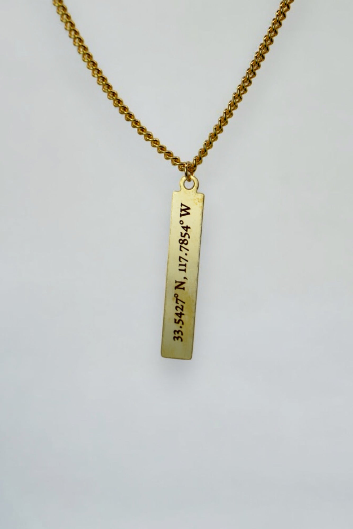 Her eyes engraved necklace
