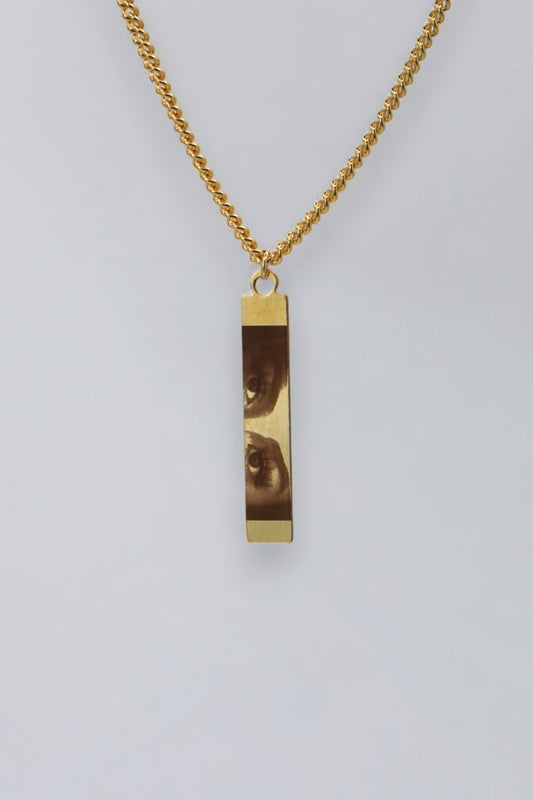 Her eyes engraved necklace