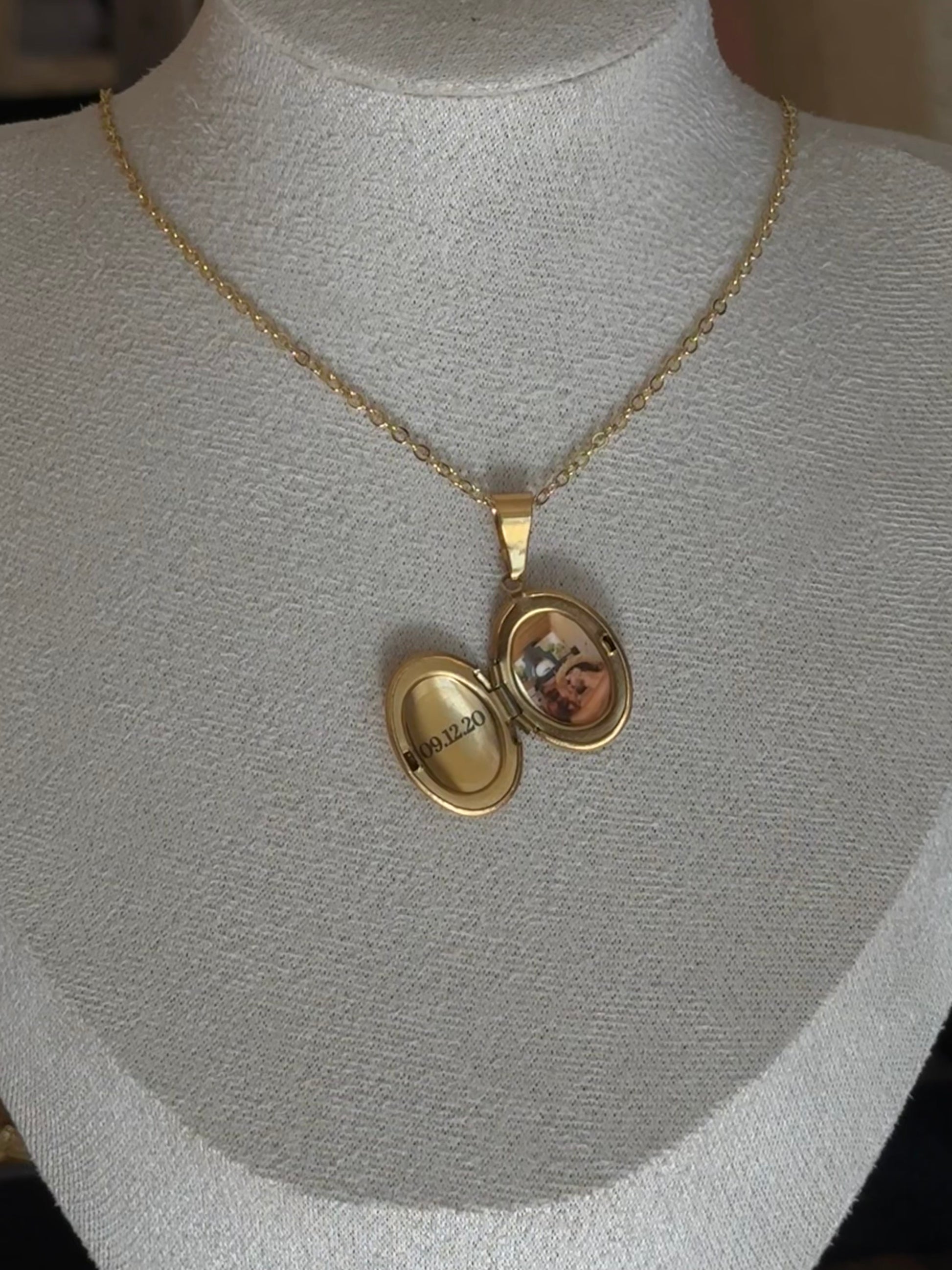 Oval locket - FOREVERLINKX